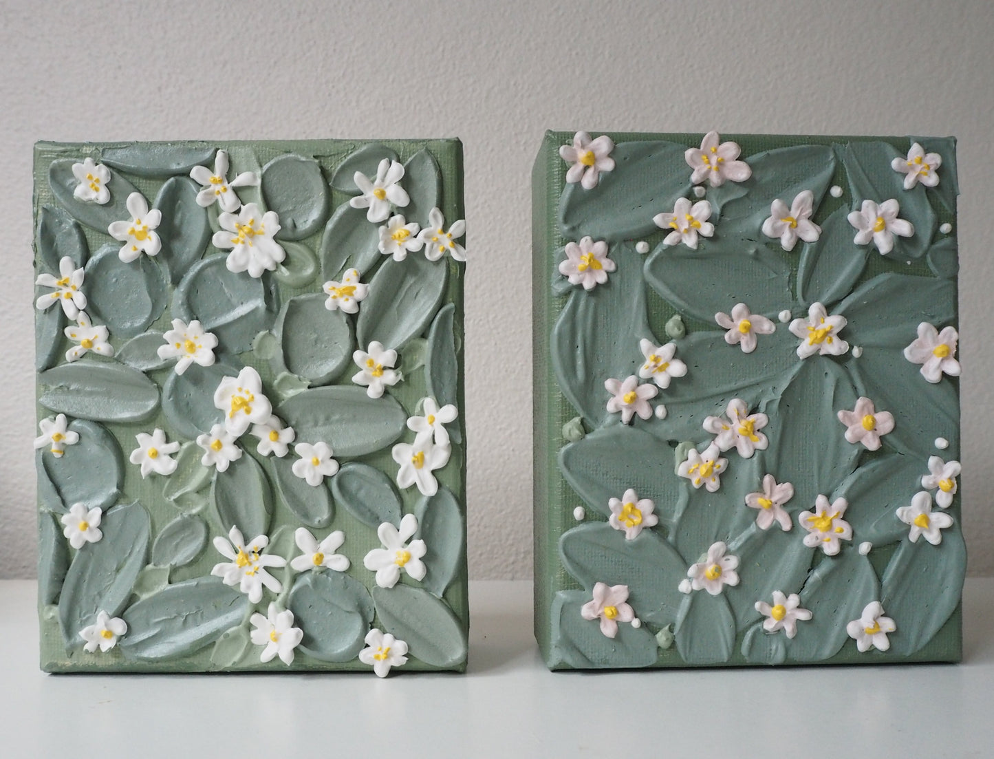 Daisy on Green Leaves (mini) - Acrylic textural Art