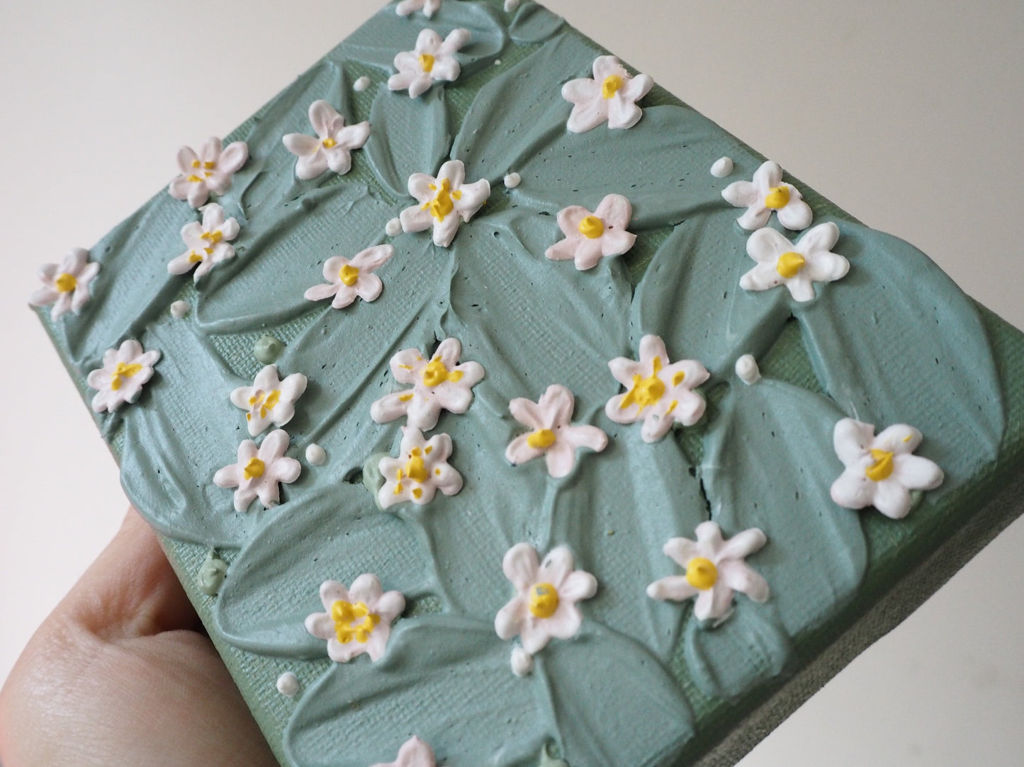 Daisy on Green Leaves (mini) - Acrylic textural Art