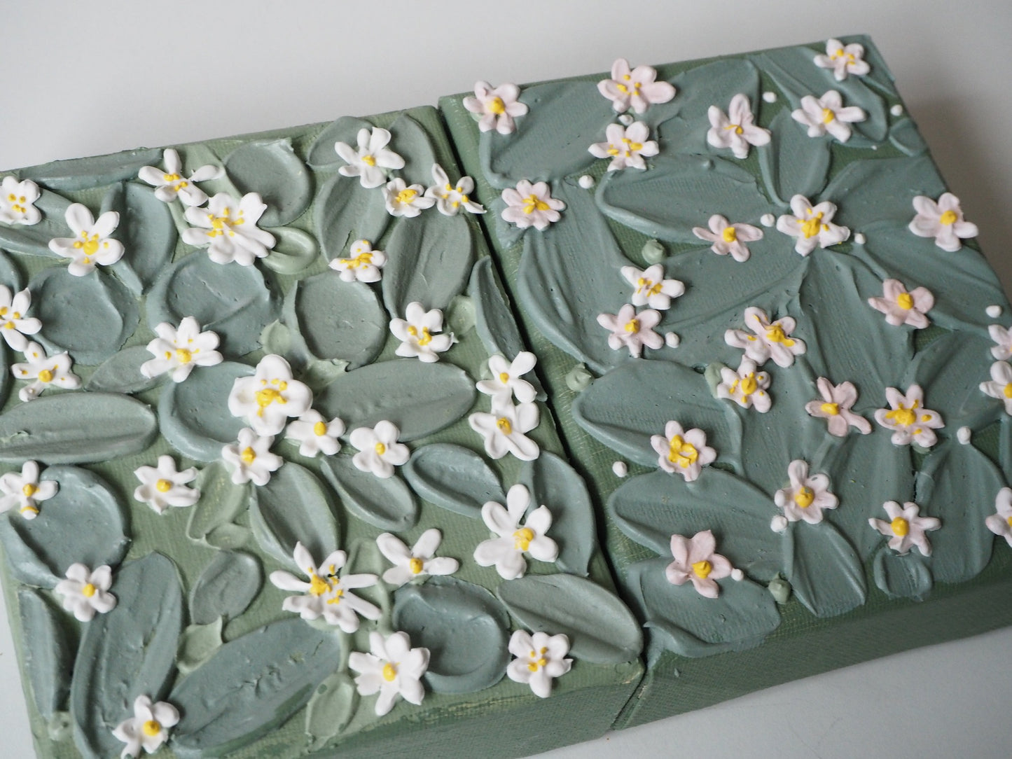 Daisy on Green Leaves (mini) - Acrylic textural Art